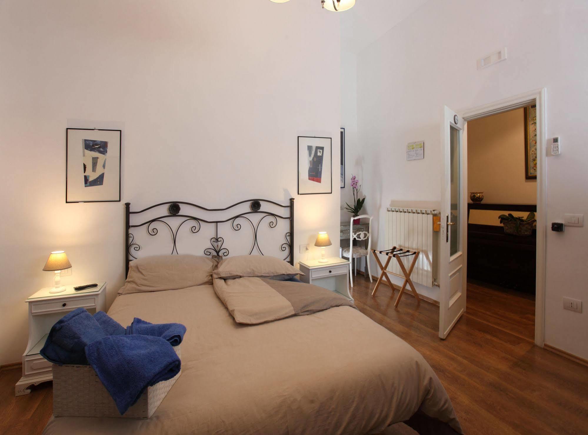 Bed and Breakfast Napoli Pietrasanta Esterno foto