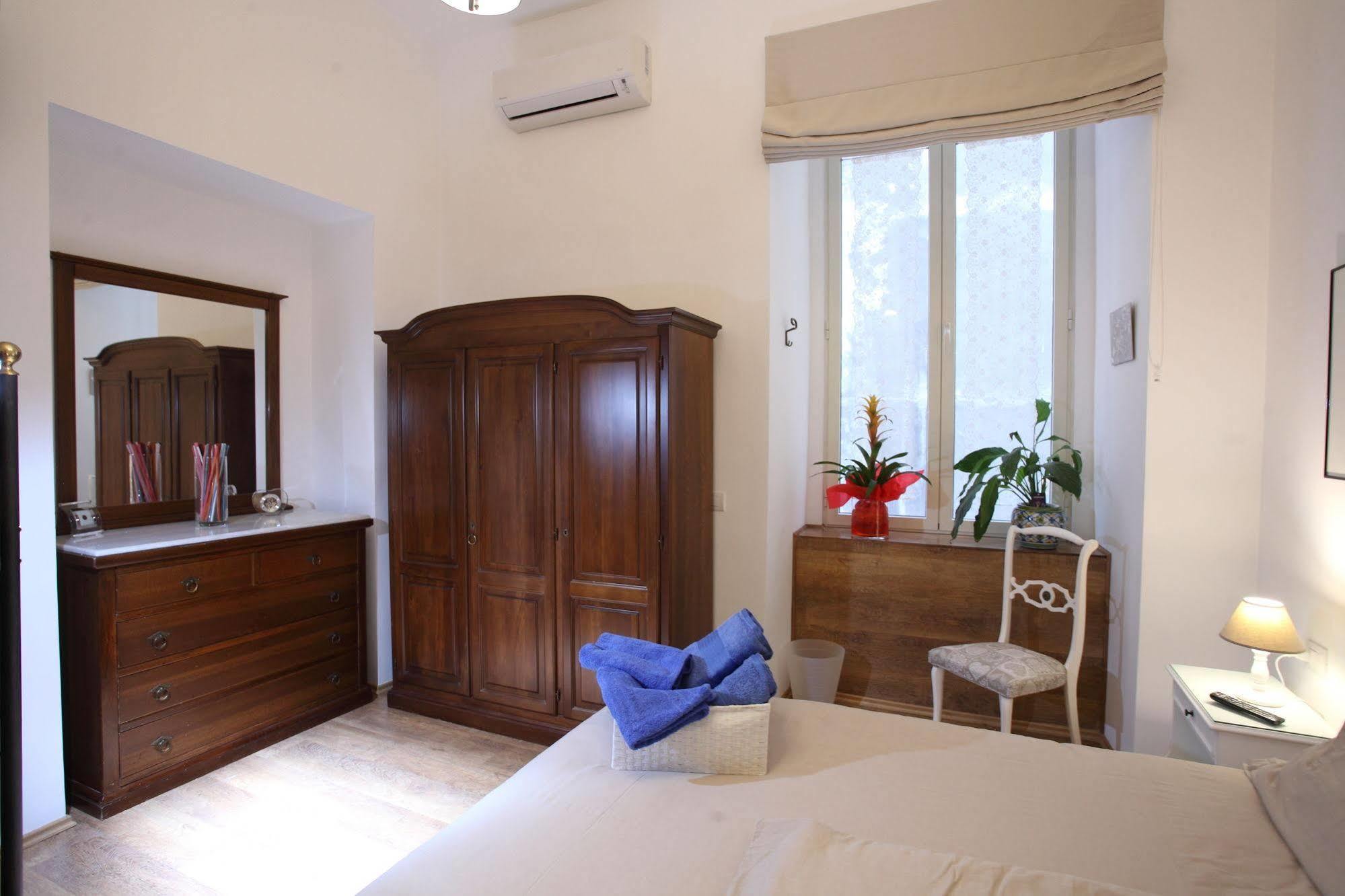 Bed and Breakfast Napoli Pietrasanta Esterno foto